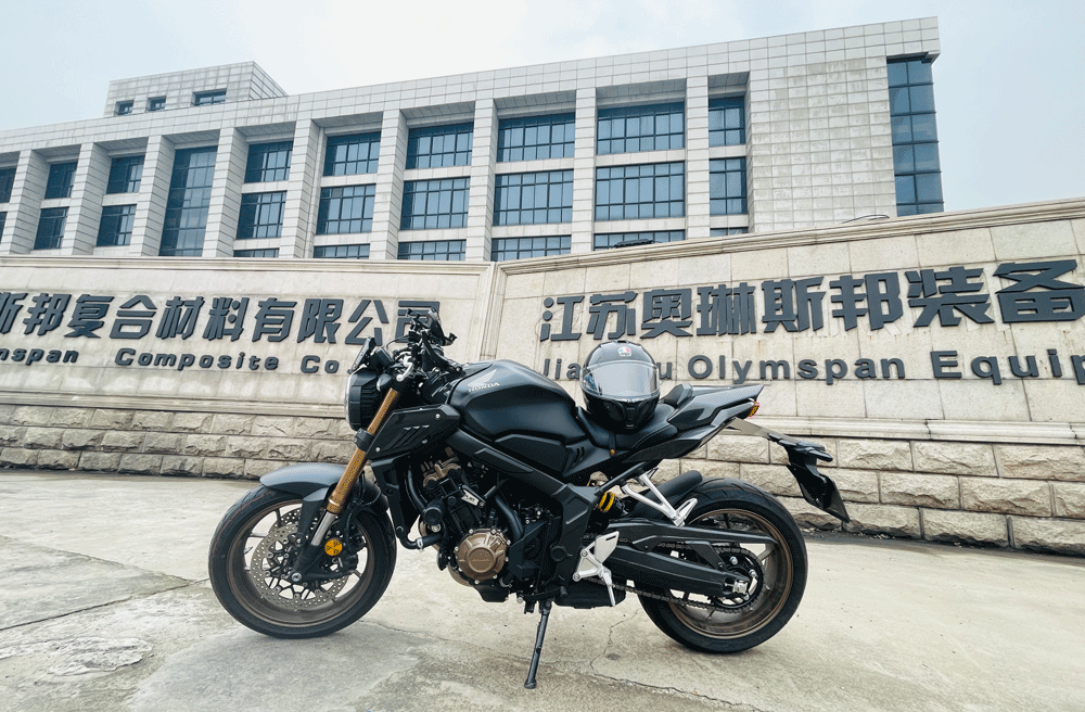 碳纖維制品設(shè)計，碳纖維復合材料廠家展示碳纖維制品摩托車；專業(yè)定做碳纖維制品，化工容器，熱壓罐，換熱器 # 碳纖維復合材料 # 碳纖維復合材料加工 # 碳纖維復合材料制造 # 碳纖維復合材料切割